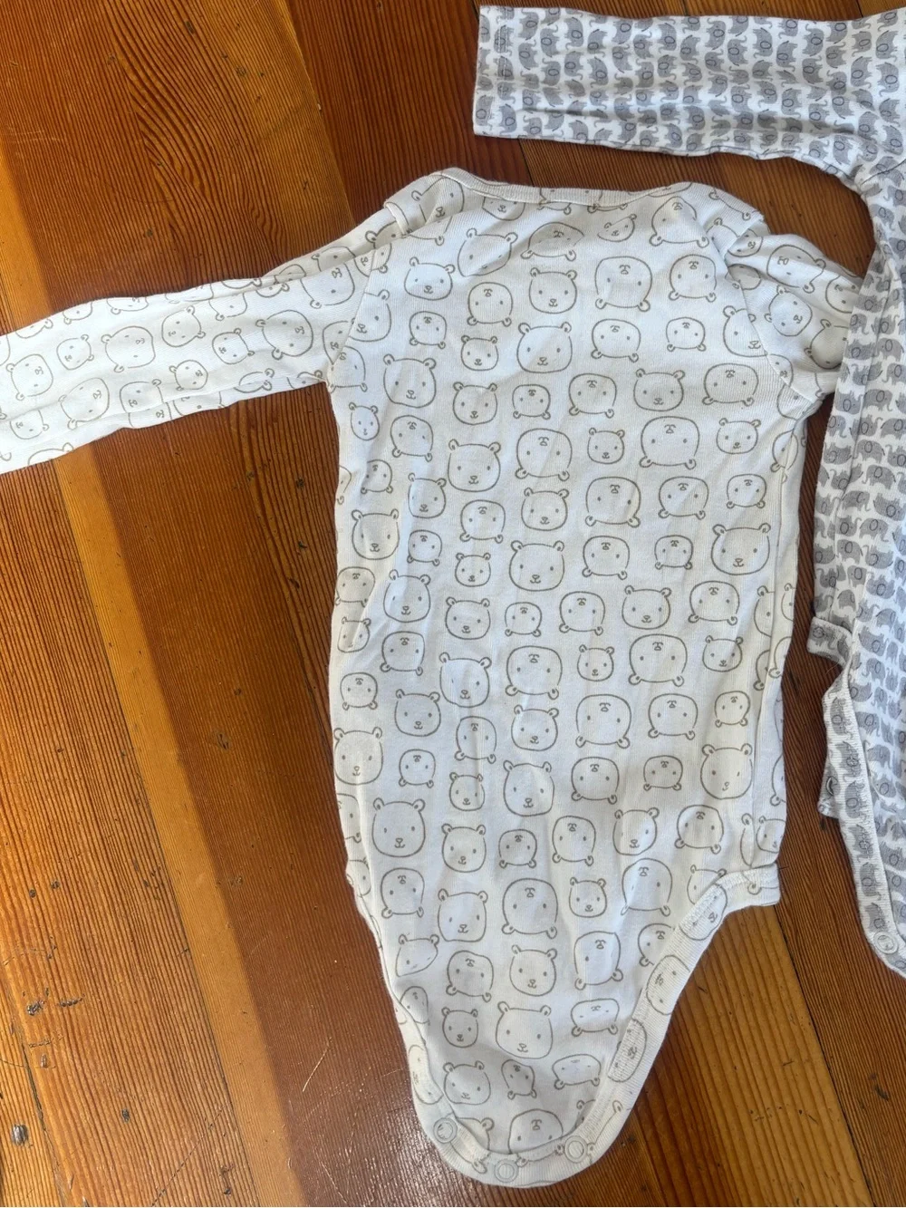 3 pack Carters baby onesies long sleeves 100% cotton